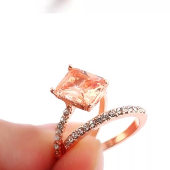 18K Rose Gold Emerald Cut Ring Set 😍 - Picture 6 of 8